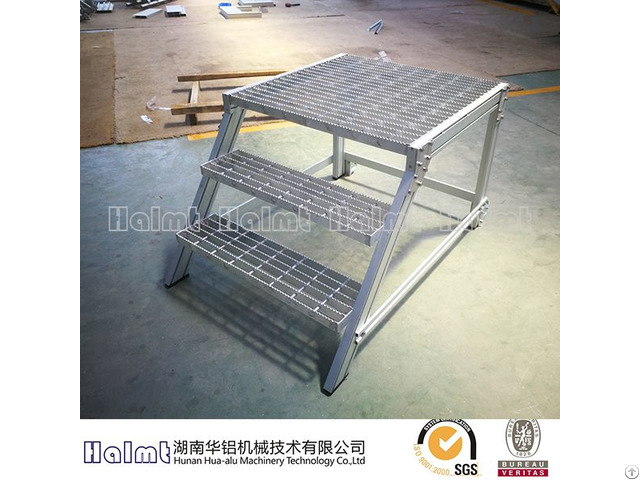 Easily Movable Aluminium Steps With Antislip Treads