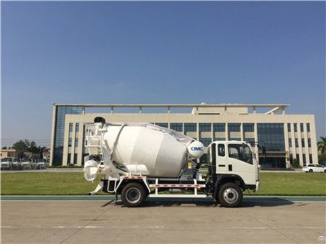 Hot Selling Cnhtc Chassis 5cbm Concrete Mixer Truck Manufacturer