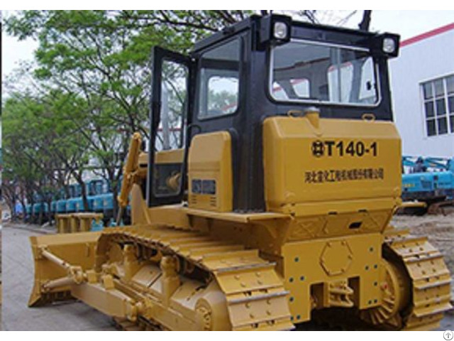 Bulldozer T140 1