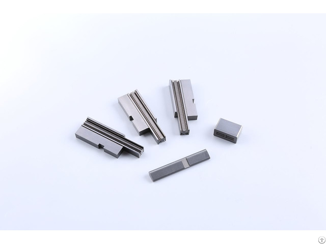 The Core Pins And Sleeves With High Electric Discharge Processing Precision