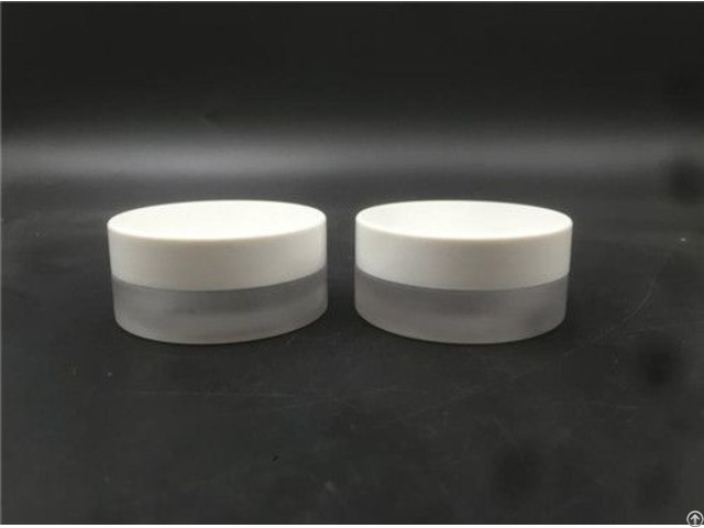 China Competitive Manufacturer Cosmetic Round Jar Screw Neckpress Glass Bottle 15g Supplier