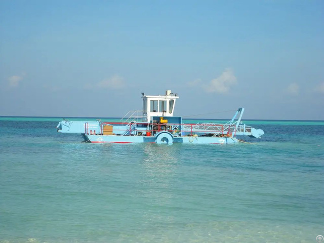 Seabed Aquatic Plant Harvester