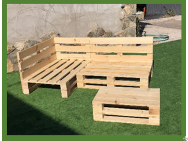 Set Of Pallet Sofa And Table