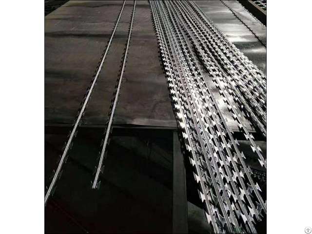 Straight Line Razor Wire Fence