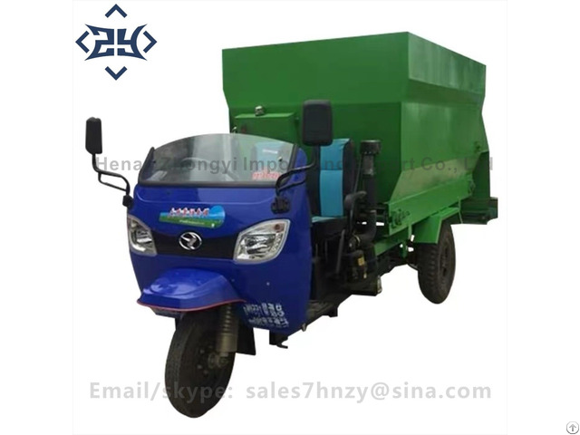 Hot Sale Three Wheels Vehicle Feedspreader Mobile Livestock Feed Machine