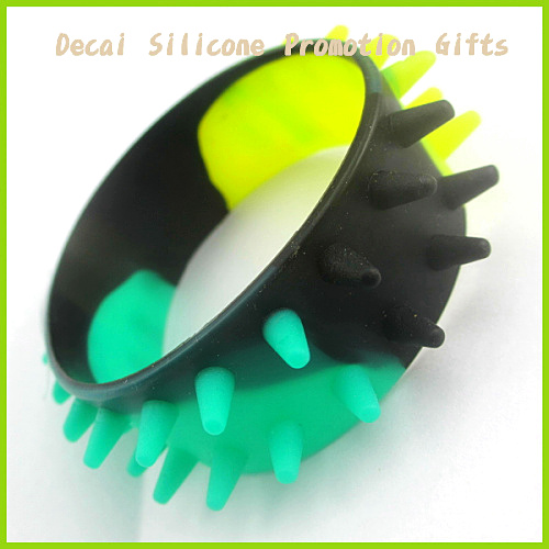 2012 Cool Fashion Silicone Wristband From Manufacturer