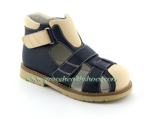 Children S Sandals Constructed Of Leather Material Sizes From 19 To 35