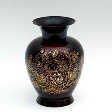 Churned Out Of Finest Quality Glass Wood And Metal These Flower Vases Are Ideal To Magnify The Natur