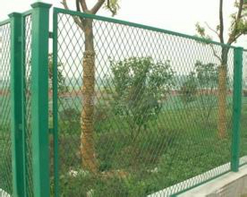 High Quality Pvc Coated Expanded Wire Mesh Fence