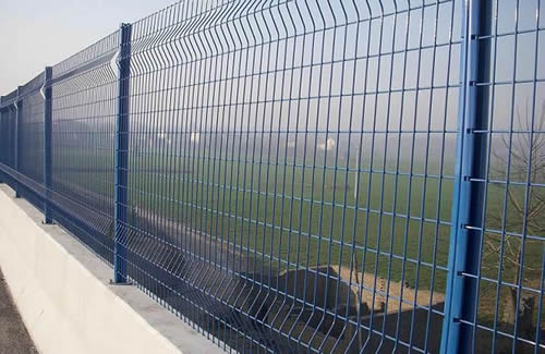 Square Post A Good Choice Of Holding Wire Mesh Fences
