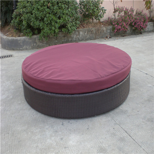 Classic Round Rattan Daybed